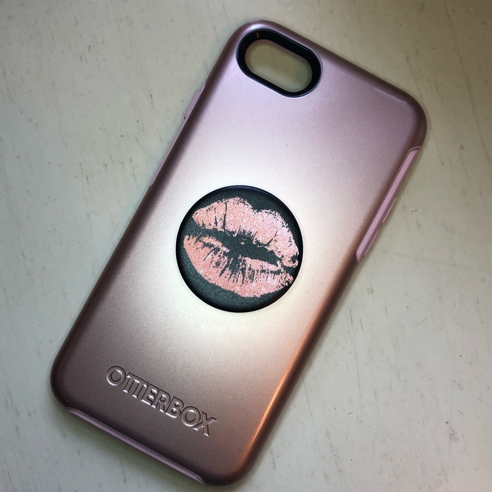 Rose gold otterbox w/ lip popsocket for iPhone 7/8